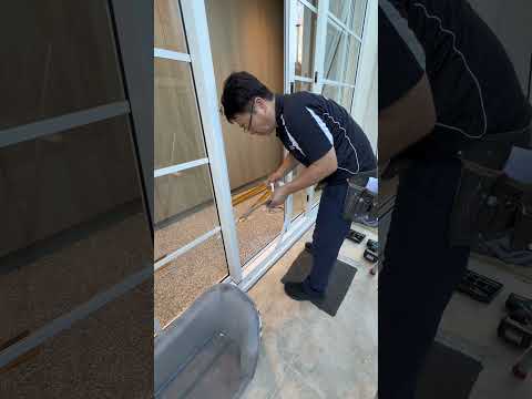 Trackless Pleated Retractable Flyscreen